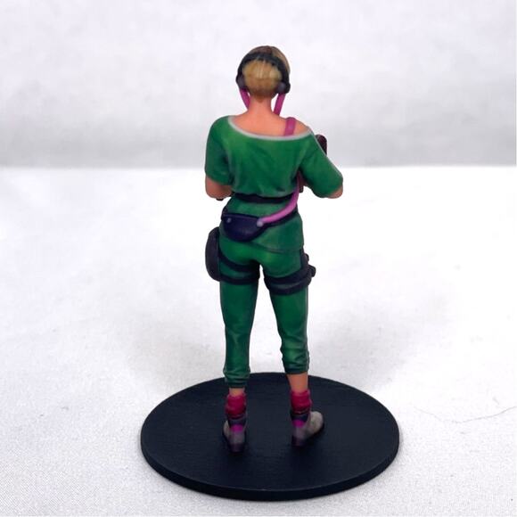 Rainbow Six Siege IQ Elite Figure w/ AUG A2 Rifle - Ubisoft Collectible - Picture 3 of 13